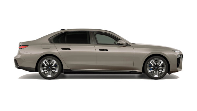 BMW i7 400kW xDrive60 M Sport Pro 105.7kWh 4dr Auto Electric Saloon - Image 3